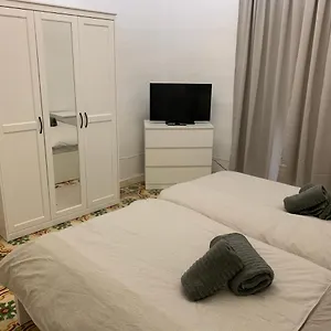 2 Bedroom In The Centre Of Appartement