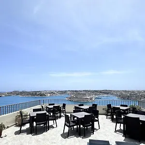 2* Hotel Grand Harbour